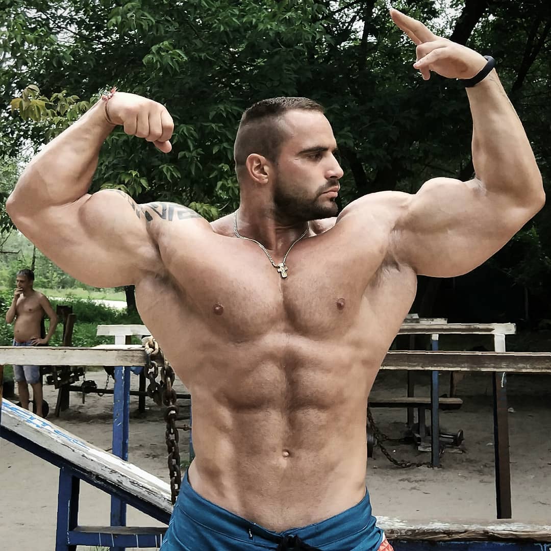Front view of a bodybuilders upper body